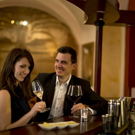 Отель Palais-hotel Erzherzog Johann